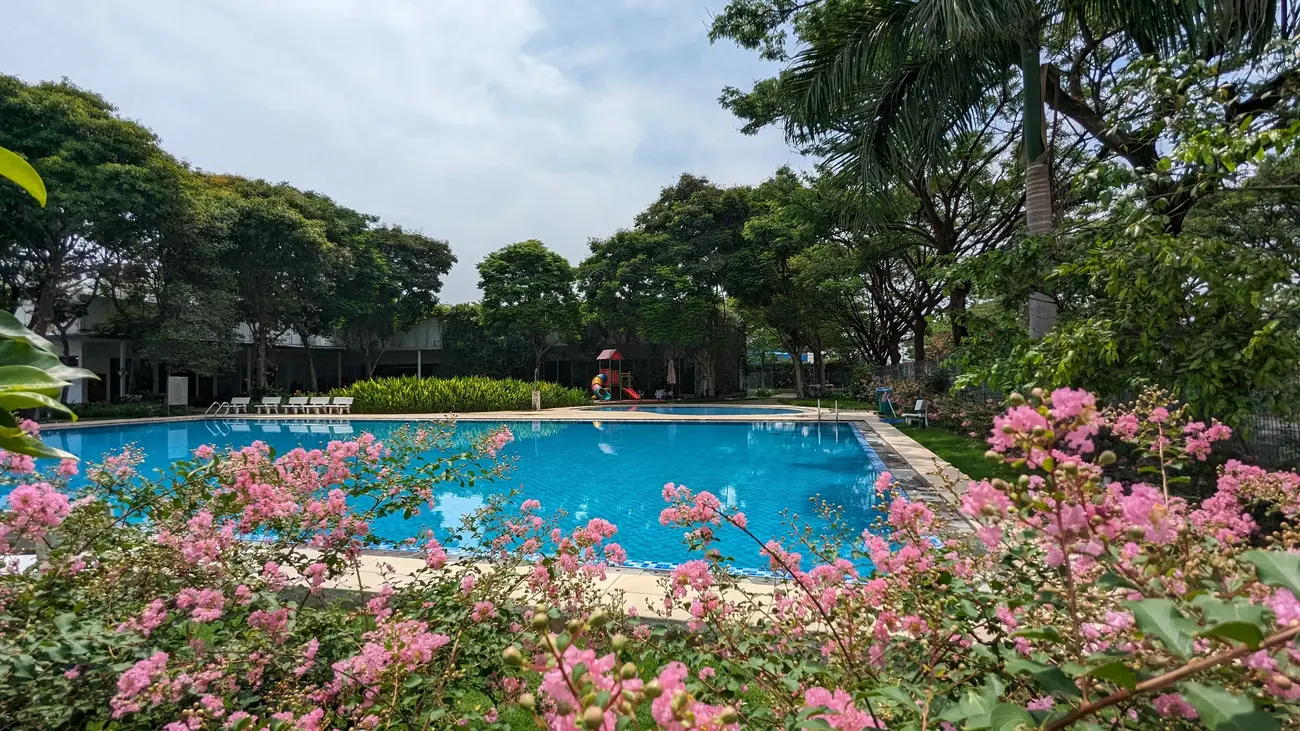 Tiện ích khu resort Setia Edenia với hồ bơi xanh mát và không gian xanh, phục vụ cư dân sống tiện nghi và thoải mái.